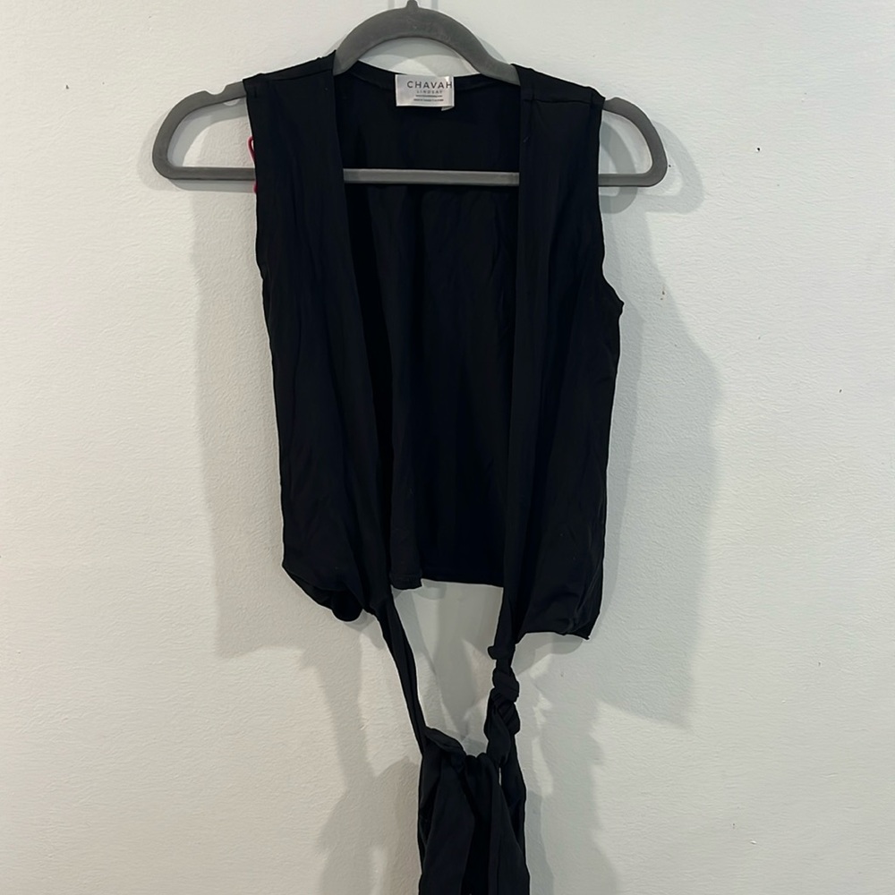 ⭐️5/$20⭐️ Wrap sleeveless top